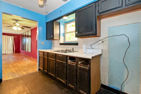 Kitchen - 513 E 87th St, Chicago, IL 60619 photo 3 of 4