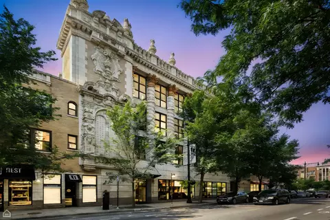 1635 W Belmont Ave #423, Chicago, IL 60657