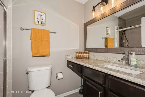 Bath - 531 Horizon Dr, Bartlett, IL 60103 photo 2 of 3