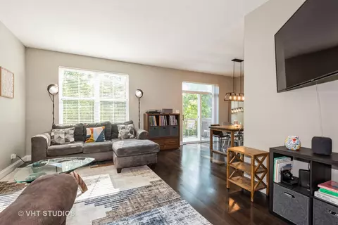 Living - 531 Horizon Dr, Bartlett, IL 60103 photo 2 of 2