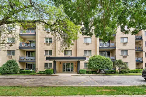 1340 W Touhy Ave #106, Chicago, IL 60626