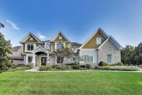 643 Oak Ln, South Elgin, IL 60177