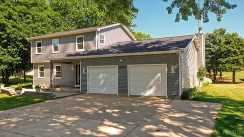 48 W142 Milnamow Dr, Maple Park, IL 60151