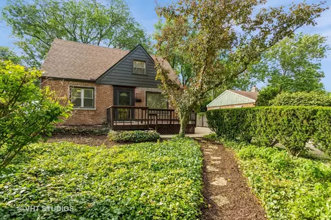 1417 College Ave, Wheaton, IL 60187