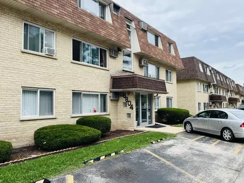 8804 Briar Ct #2A, Des Plaines, IL 60016
