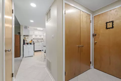 5540 Walnut Ave #27A, Downers Grove, IL 60515