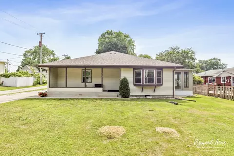 302 N Division St, Aroma Park, IL 60910