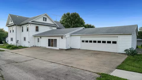303 N Stanton St, Davis, IL 61019