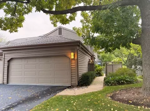 728 Golf Ln, Lake Barrington, IL 60010