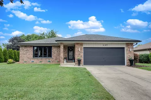 137 Paramount Dr, Wood Dale, IL 60191
