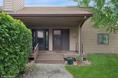 3377 Beacon St #4, North Chicago, IL 60064