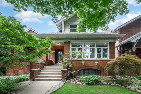 2630 W Eastwood Ave, Chicago, IL 60625