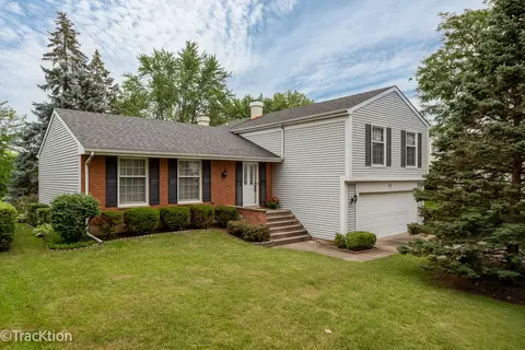 121 N Walnut Ln, Schaumburg, IL 60194