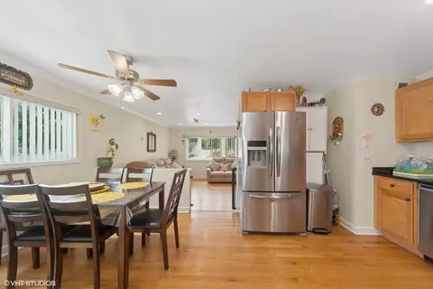 Dining - 908 N Norman Ln, Wheeling, IL 60090 photo 2 of 2