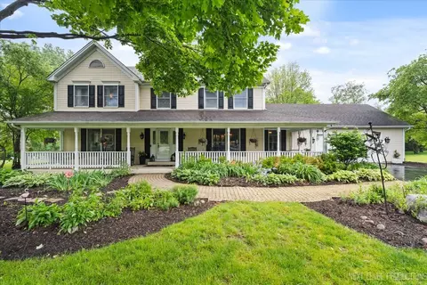 39 W841 Prunetree Ln, Saint Charles, IL 60175