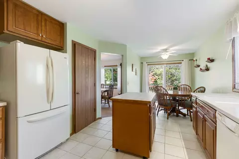 Kitchen - 6068 Morningside Ct, Gurnee, IL 60031 photo 2 of 4