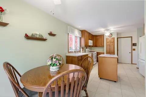 Kitchen - 6068 Morningside Ct, Gurnee, IL 60031 photo 4 of 4
