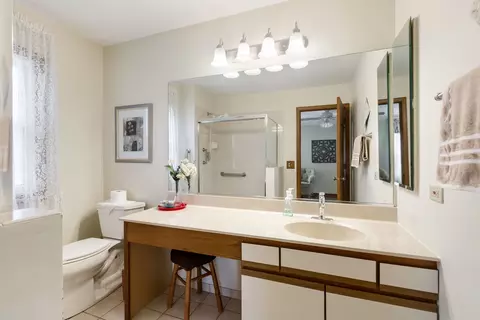 Bath - 6068 Morningside Ct, Gurnee, IL 60031 photo 1 of 2