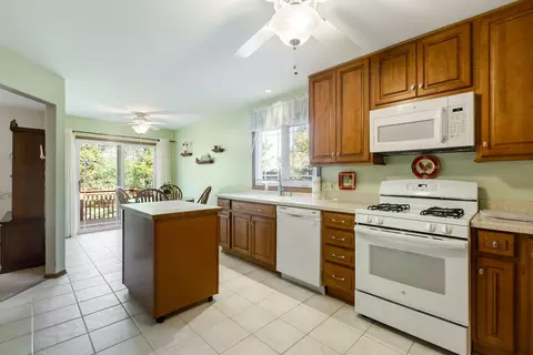 Kitchen - 6068 Morningside Ct, Gurnee, IL 60031 photo 1 of 4