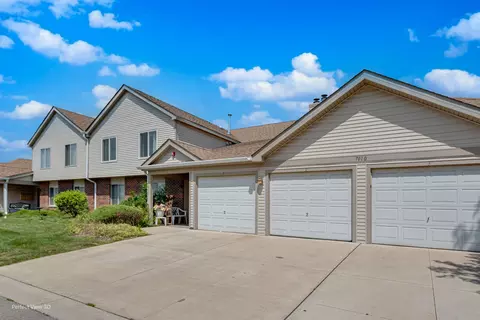 7010 Andover Ct #102, Woodridge, IL 60517