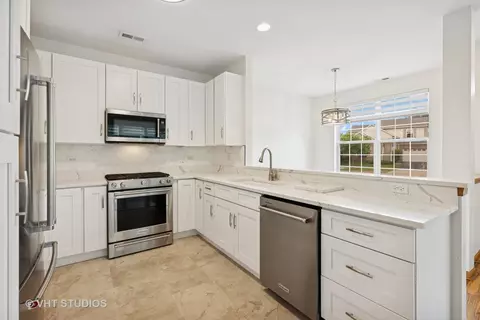 Kitchen - 1541 Matthew Dr #1, Algonquin, IL 60102 photo 1 of 1