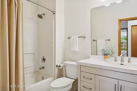 Bath - 1541 Matthew Dr #1, Algonquin, IL 60102 photo 2 of 2