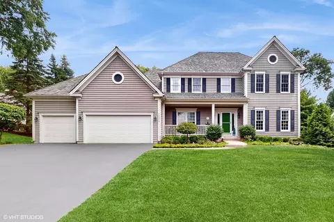 1055 White Pine Dr, Cary, IL 60013