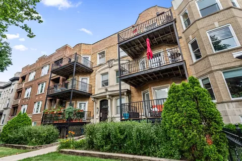 4635 N Malden St #3S, Chicago, IL 60640