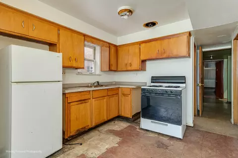 Kitchen - 7652 W 63rd Pl, Summit, IL 60501 photo 1 of 6