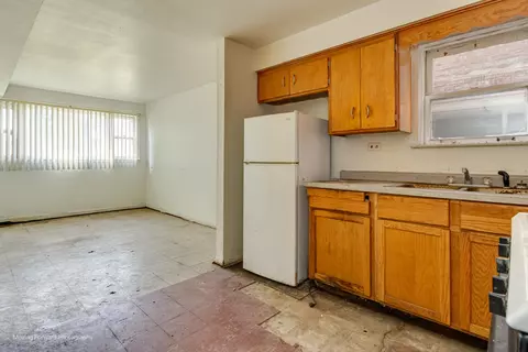 Kitchen - 7652 W 63rd Pl, Summit, IL 60501 photo 2 of 6
