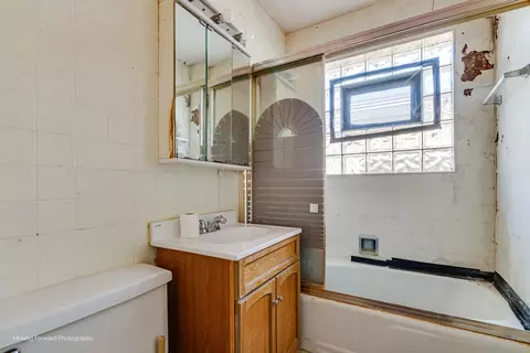 Bath - 7652 W 63rd Pl, Summit, IL 60501 photo 3 of 3