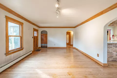 402 Orange St, Elgin, IL 60123 photo 8