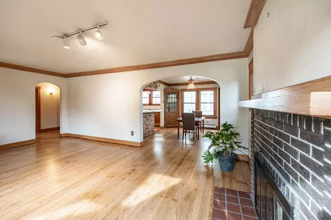 402 Orange St, Elgin, IL 60123 photo 7