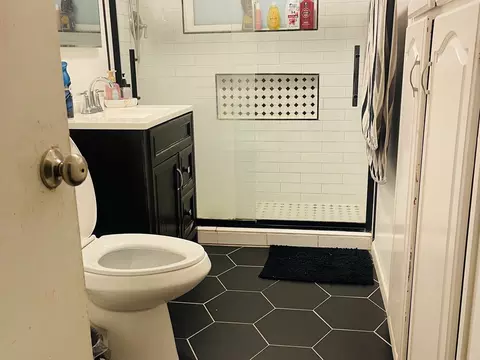 Bath - 36 Circle Dr E, Montgomery, IL 60538 photo 1 of 4