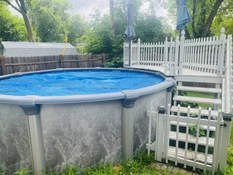 Exterior - 36 Circle Dr E, Montgomery, IL 60538 photo 6 of 11