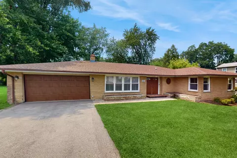 4213 E Wonder Lake Rd, Wonder Lake, IL 60097