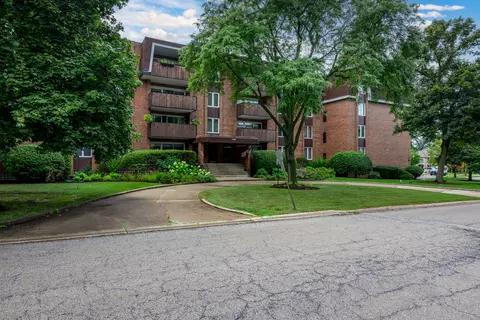 120 S Spruce Ave #406, Wood Dale, IL 60191