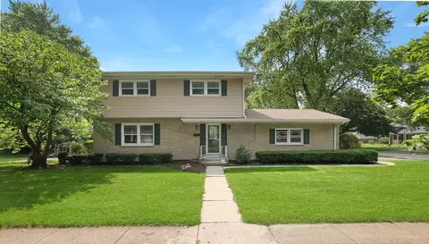 303 S 15th St, Saint Charles, IL 60174