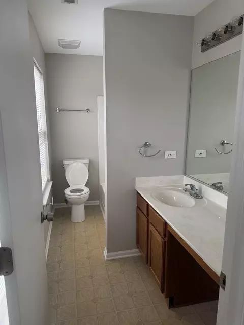 Bath - 825 Grant Dr, Minooka, IL 60447 photo 1 of 1