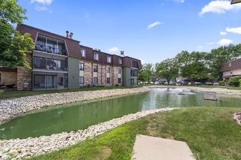 11138 Center Rd #D22, Palos Hills, IL 60465