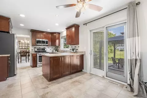 Kitchen - 140 Amherst Dr, Bartlett, IL 60103 photo 3 of 4