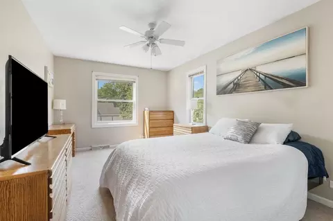 Bedroom - 140 Amherst Dr, Bartlett, IL 60103 photo 2 of 4