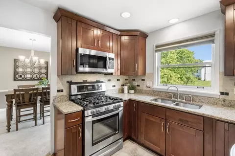 Kitchen - 140 Amherst Dr, Bartlett, IL 60103 photo 2 of 4