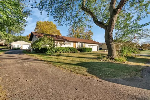 515 4th St, Earlville, IL 60518