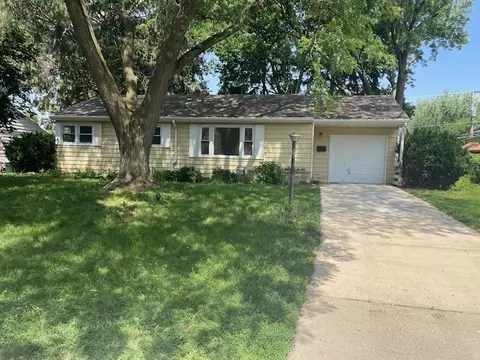 621 Park St, East Dundee, IL 60118