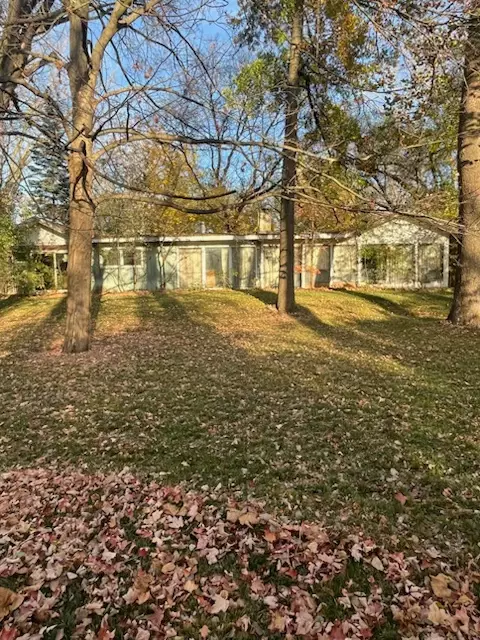 65 Lincolnshire Dr, Lincolnshire, IL 60069