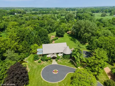 236 Steeplechase Rd, Barrington Hills, IL 60010