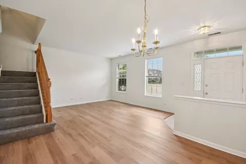 2486 Georgetown Cir, Aurora, IL 60503 photo 4