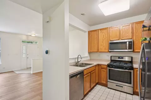 2486 Georgetown Cir, Aurora, IL 60503 photo 9