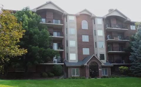 6655 S Cass Ave #5D, Westmont, IL 60559